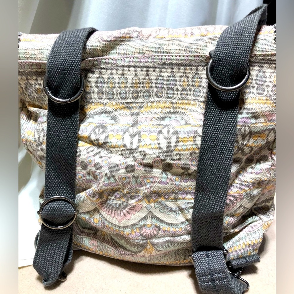 NWOT Sakroots Convertible Backpack/ Cross body bag/ shoulder bag - Picture 5 of 9